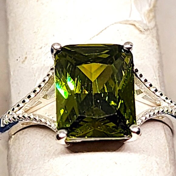 Green Cubic Zirconia solitaire ring in 925 Sterling Silver size 7 5.25 cts - Picture 4 of 6